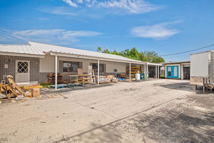 More Photos Of 4349 Louis Ave, Holiday Warehouse For Sale
