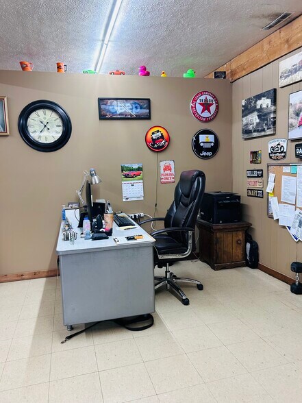 More Photos Of 802 W Western Ave, Connersville Auto Dealership For Sale