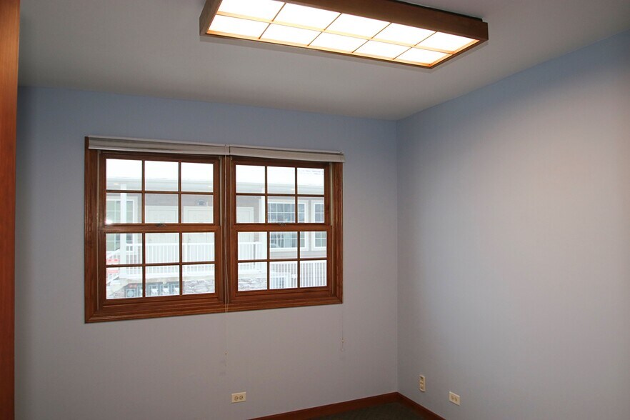 More Photos Of 34 W Grand Ave, Fox Lake Loft Creative Space For Lease