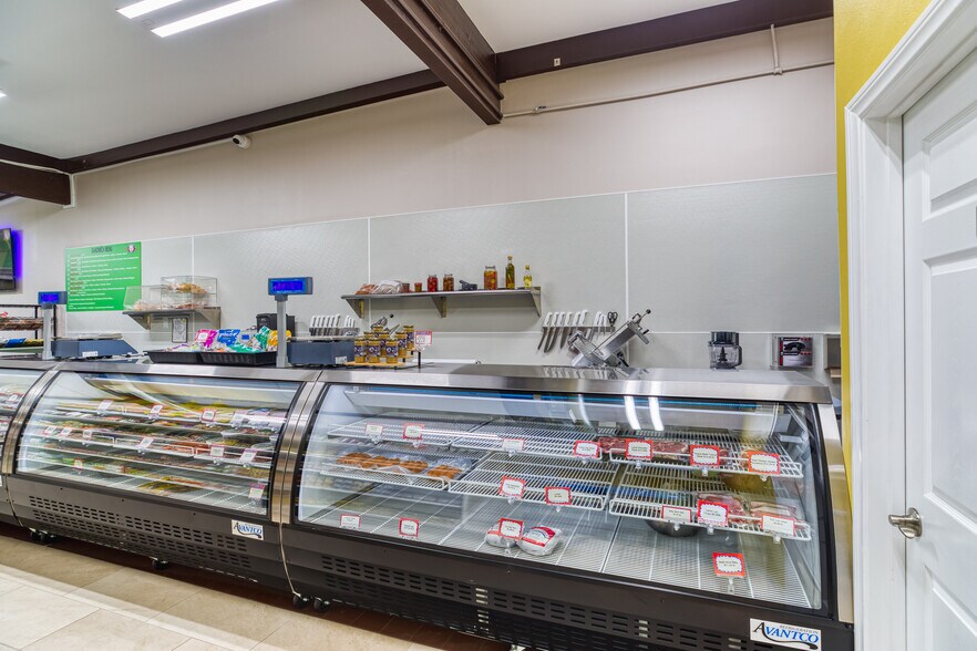 More Photos Of 10124-10138 Topanga Canyon Blvd, Chatsworth General Retail For Sale