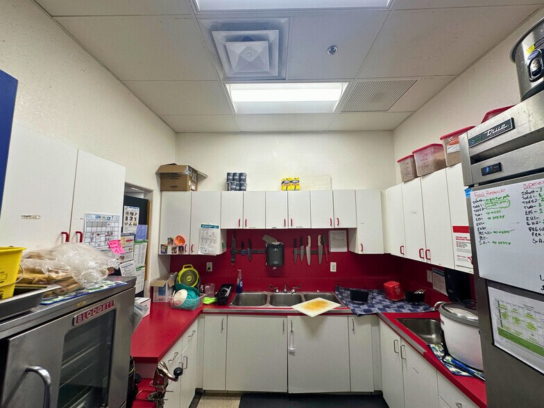 More Photos Of 5550 W Bell Rd, Glendale Daycare Center For Lease