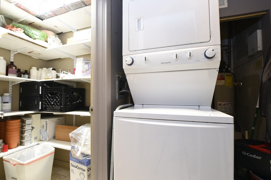 More Photos Of 1641-1643 W North Ave, Chicago Storefront Retail Office For Lease