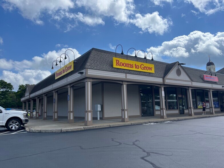 More Photos Of 1350 Greenwich Ave, Warwick Unknown For Lease