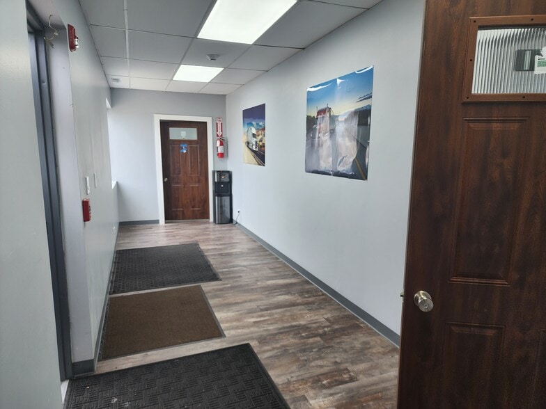 More Photos Of 1280-1330 Powis Rd, West Chicago Truck Terminal For Sale