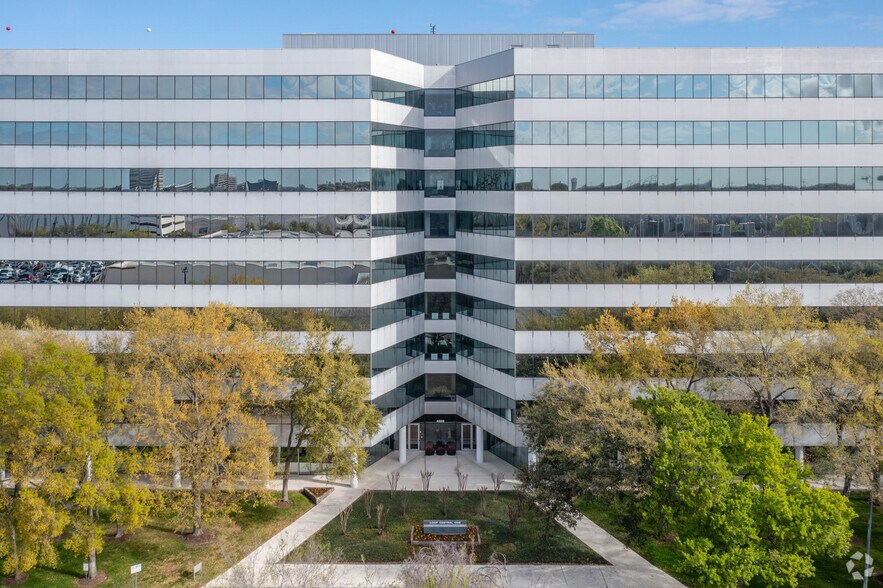 More Photos Of 4888 Loop Central Dr, Houston Office For Lease