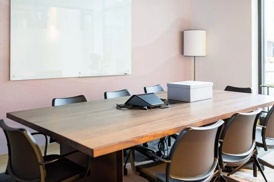 More Photos Of 880 Monon Green Blvd, Carmel Coworking Space