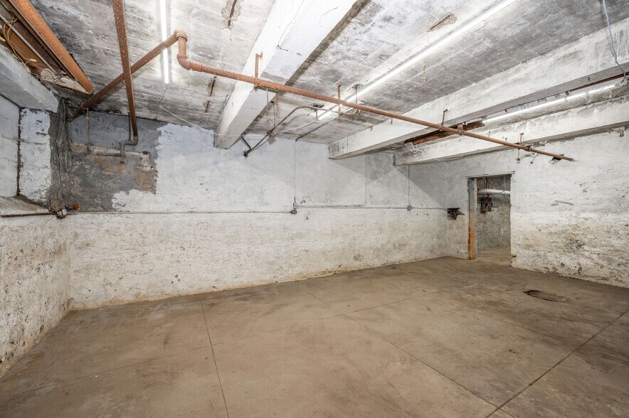 More Photos Of 1514 Kinney Ave, Cincinnati Warehouse For Sale