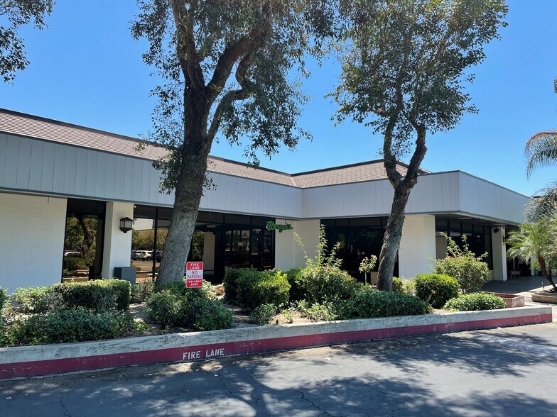 More Photos Of 4823 Stockdale Hwy, Bakersfield Unknown For Lease