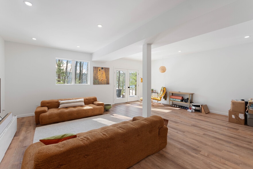 More Photos Of 7103 Lake View Rdg, Lake Ann Hospitality For Sale