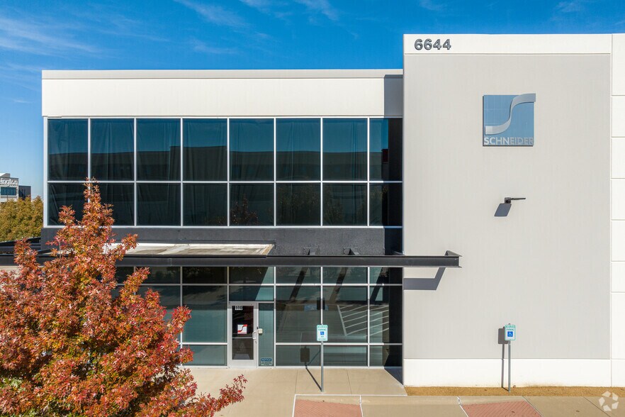 More Photos Of 6644 All Stars Ave, Frisco Warehouse For Lease