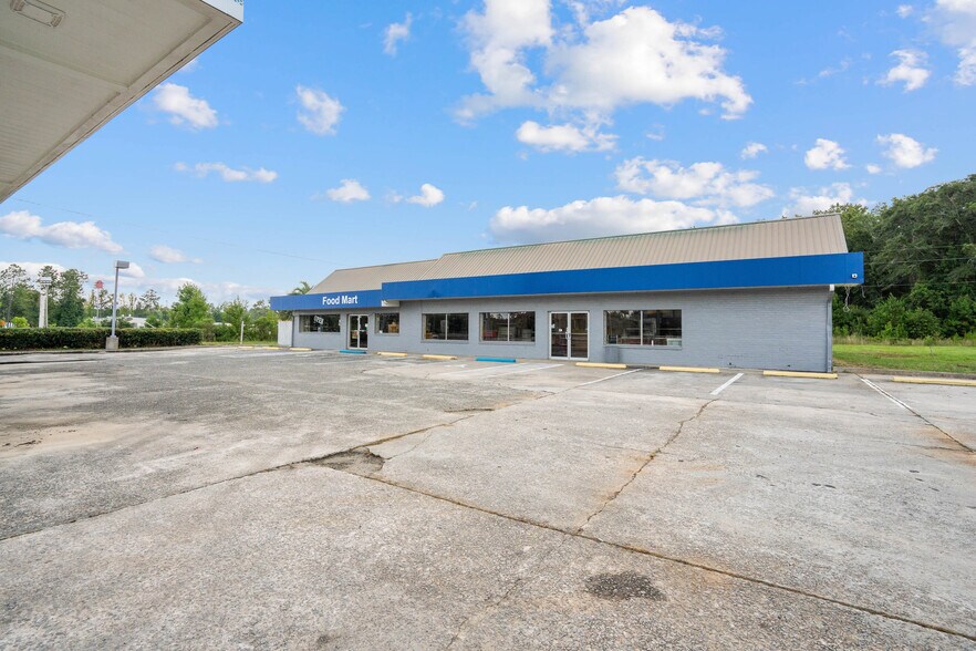 More Photos Of 5 Lane St, Yemassee Storefront For Sale