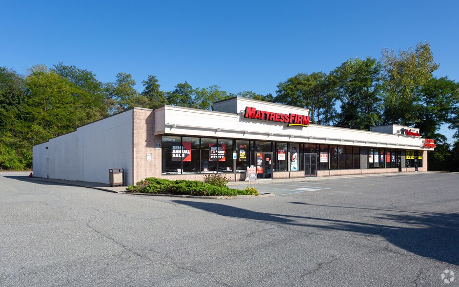 More Photos Of 1930 South Rd, Poughkeepsie Unknown For Lease