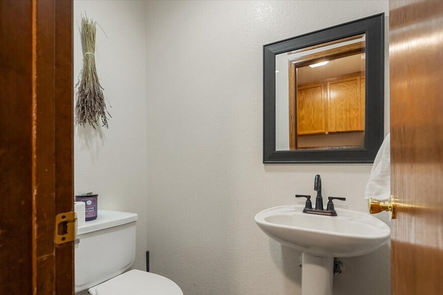 More Photos Of 416 Alder St, Mount Shasta Apartments For Sale