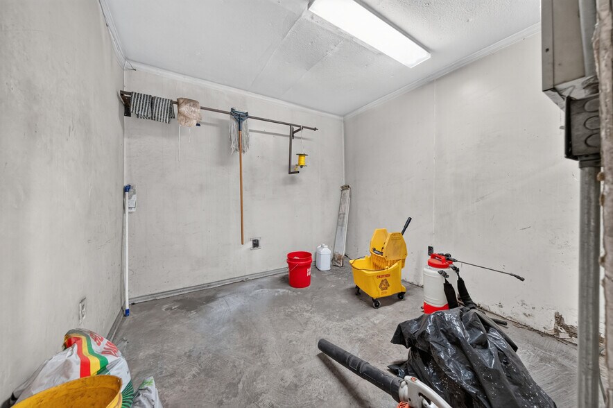 More Photos Of 409 Wagstaff Rd, Fuquay-Varina Manufacturing For Sale
