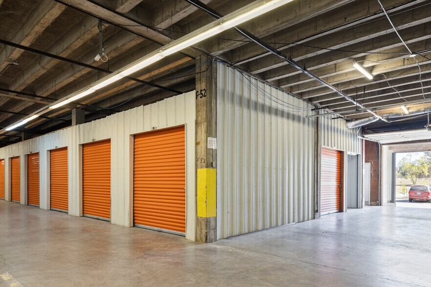 More Photos Of 11 NE 11th St, Oklahoma City Warehouse For Sale