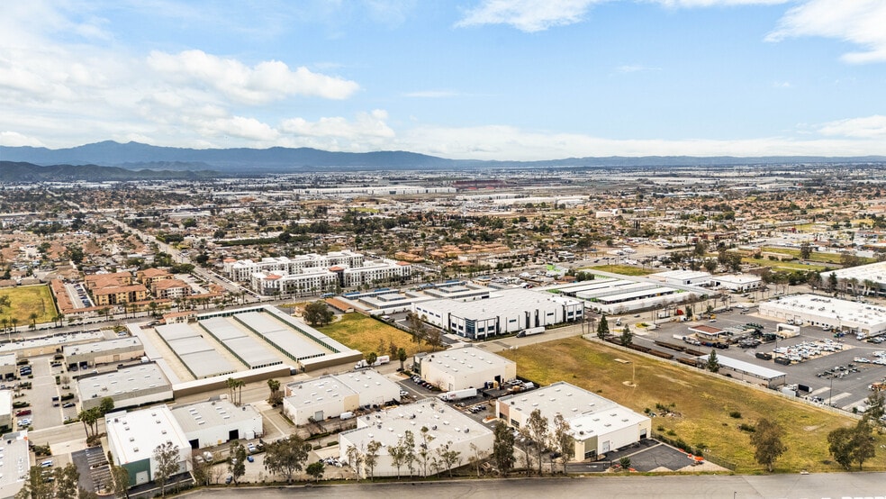 More Photos Of 14920 Hilton Dr, Fontana Warehouse For Lease