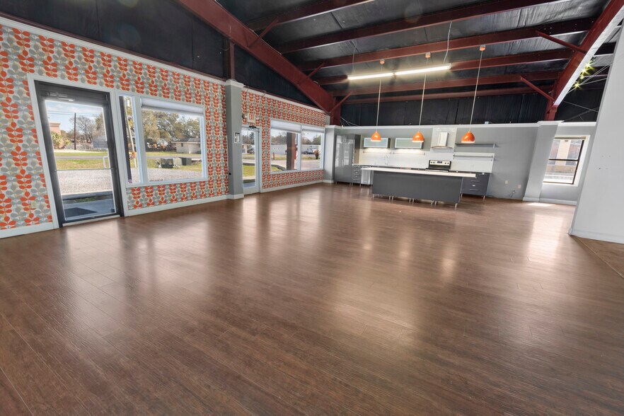 More Photos Of 312 Westgate Rd, Scott Warehouse For Sale