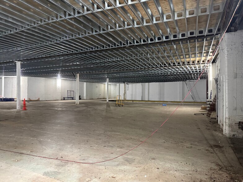 More Photos Of 71 White St, Brooklyn Warehouse For Lease
