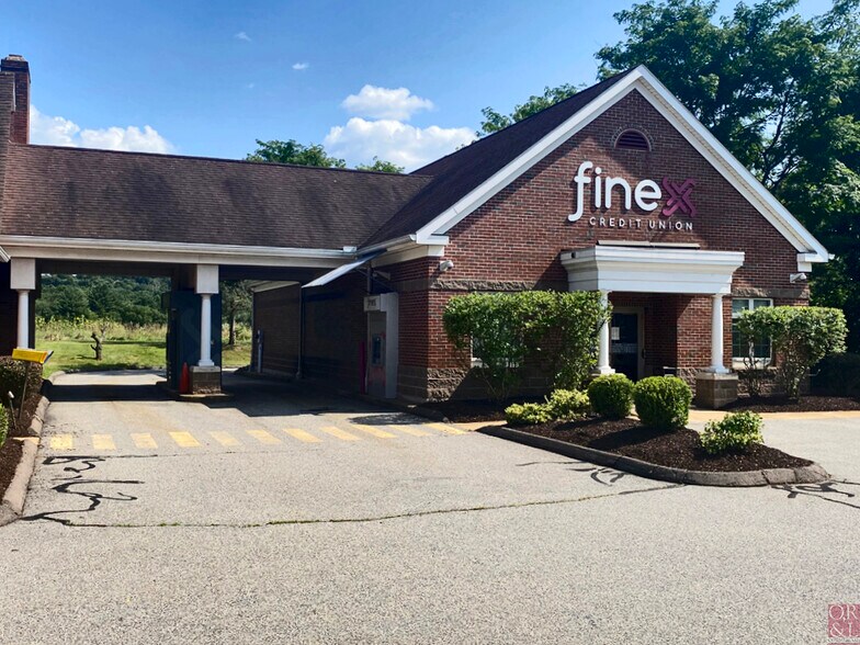 More Photos Of 60-62 Hyde Ave, Vernon Storefront Retail Office For Lease