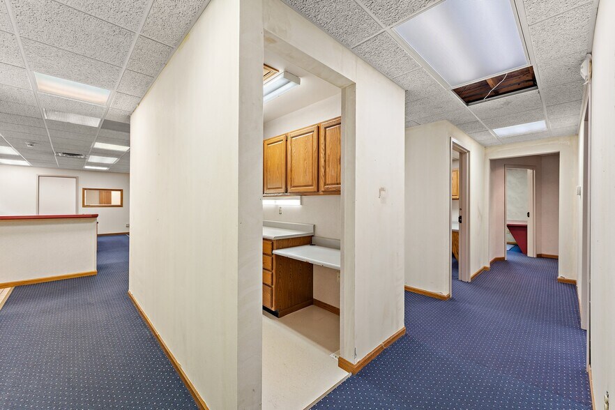 More Photos Of 1651-1657 Thornapple Way, Valparaiso Medical For Lease