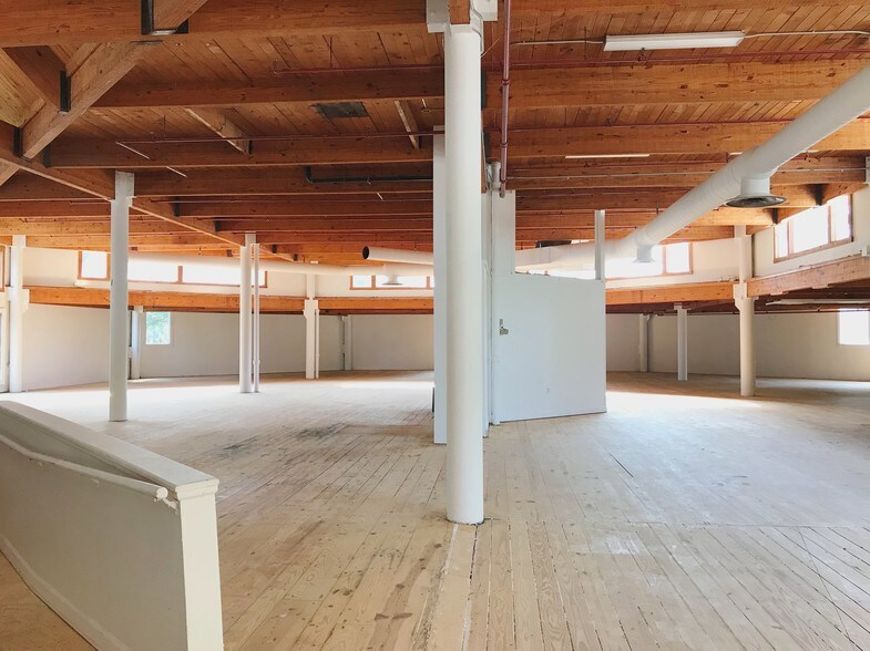 More Photos Of 39 New London Tpke, Glastonbury Unknown For Lease