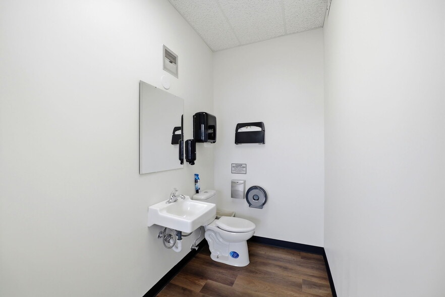 More Photos Of 405 W Fillmore St, Colorado Springs Auto Dealership For Sale