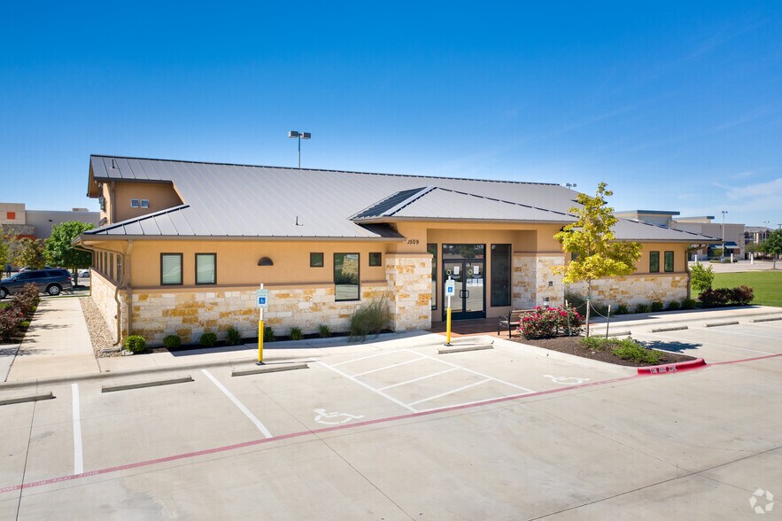 More Photos Of 18470 Fm-685 Blvd, Pflugerville Unknown For Lease