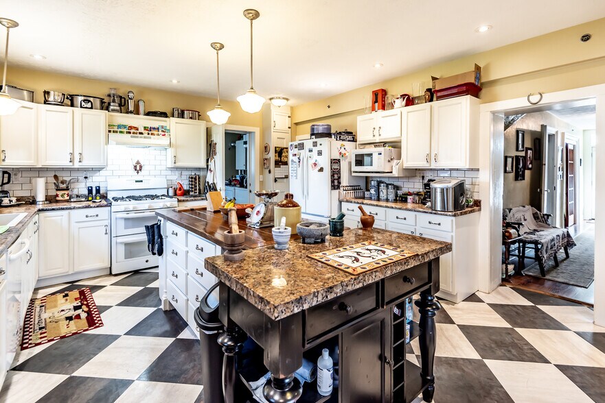 More Photos Of 129 N Main St, Waynesville Specialty For Sale