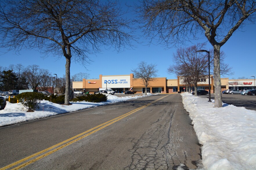 More Photos Of 1088-1791 Old Country Rd, Riverhead Storefront For Lease