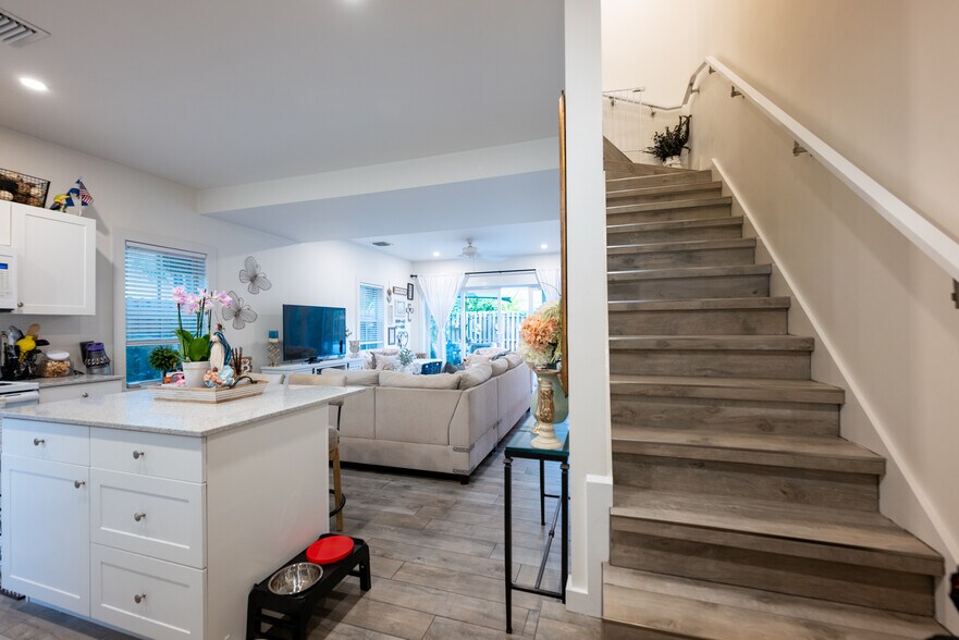 More Photos Of 1028 Truman Ave, Key West Storefront Retail Residential For Sale