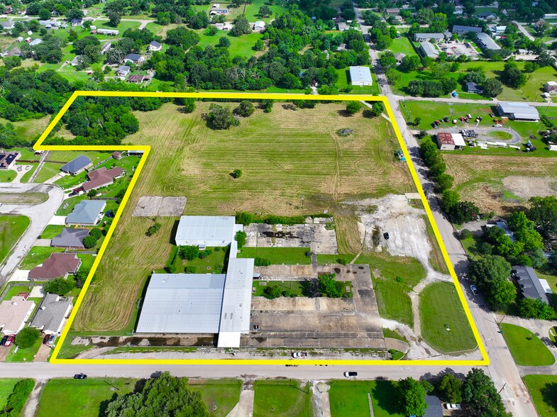More Photos Of 300 W School St, Madisonville Light Distribution For Sale