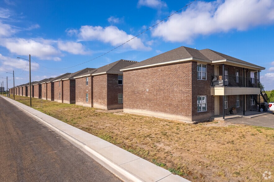 More Photos Of 1203 S Gail Ave, Monahans Apartments For Sale