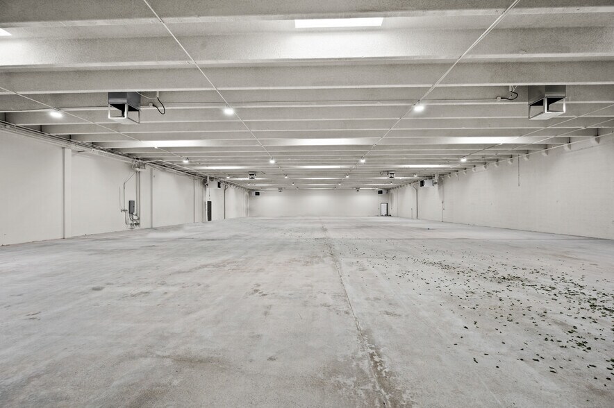 More Photos Of 7050 S 400 W, Midvale Showroom For Lease