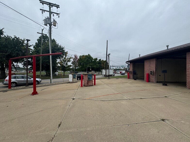 More Photos Of 611 W Liberty St, Wooster Freestanding For Sale