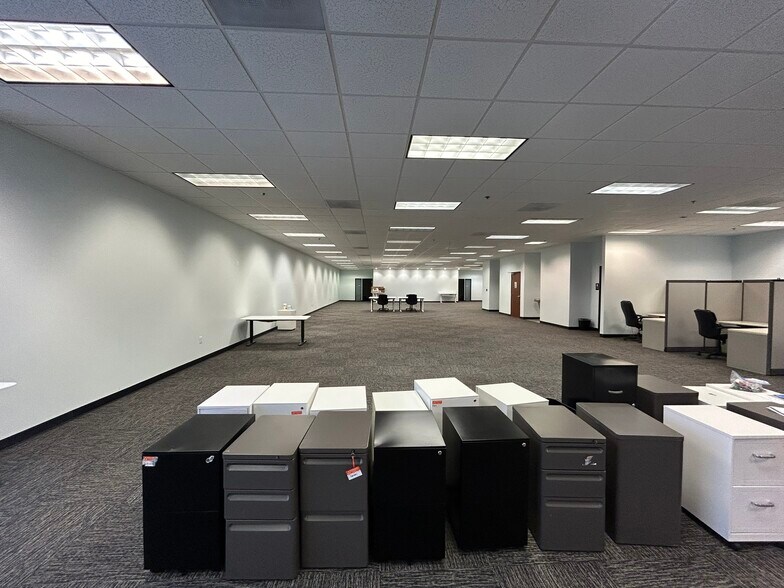 More Photos Of 4343 W Royal Ln, Irving Warehouse For Lease