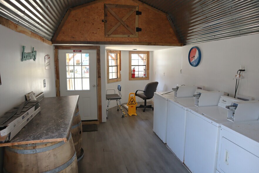 More Photos Of 329 Rice Ln, Springville Trailer Camper Park For Sale