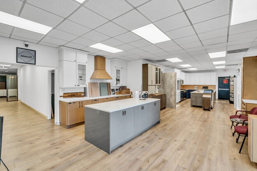 More Photos Of 5731 General Washington Dr, Alexandria Distribution For Sale