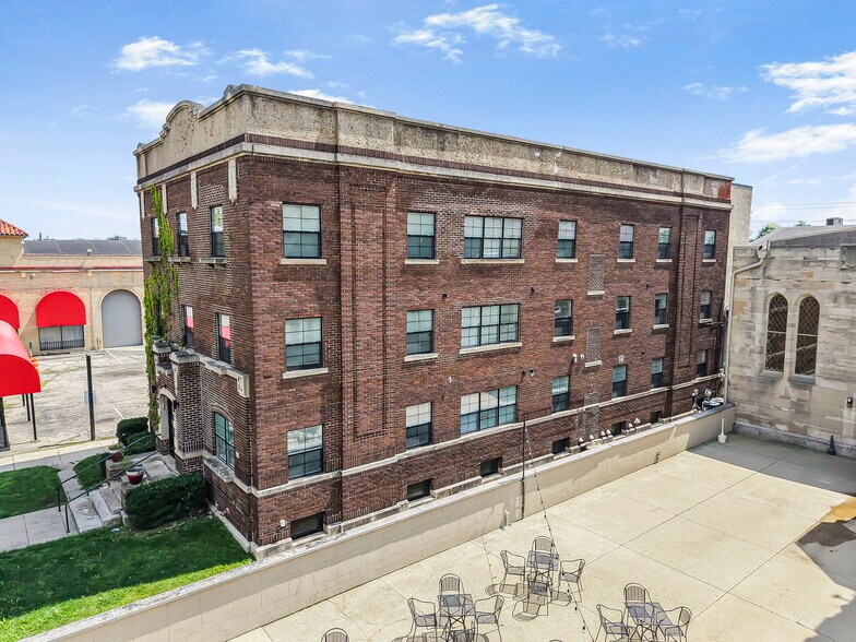 More Photos Of 595 E Broad St, Columbus Apartments For Sale