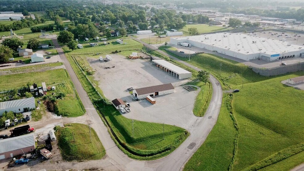 Primary Photo Of 1011 Gilbert St, Chillicothe Service For Sale