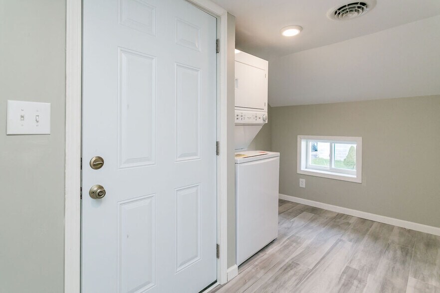 More Photos Of 4527 South St, Jamesville General Retail For Sale