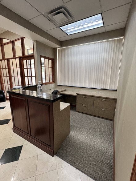 More Photos Of 27750 Middlebelt Rd, Farmington Hills Office For Lease