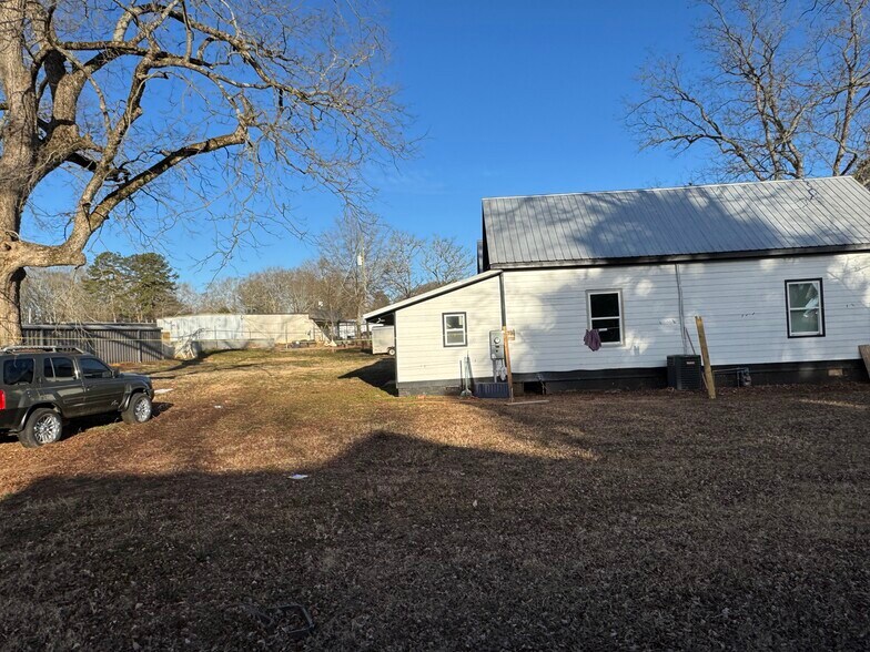 More Photos Of 8665 Maysville Rd, Maysville Self Storage For Sale