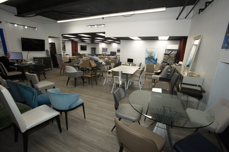 More Photos Of 207 Lawrence Ave, Inwood Loft Creative Space For Lease