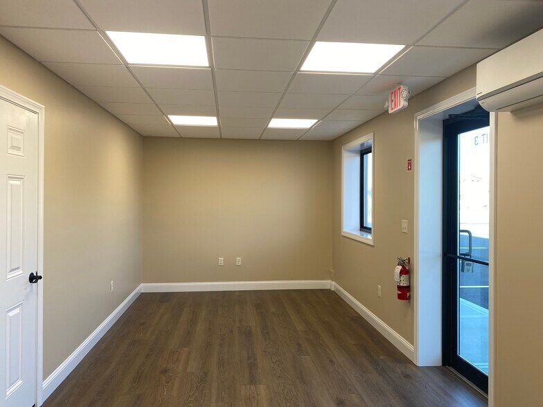 More Photos Of 4 Ricketts Pond Dr, Carver Warehouse For Lease