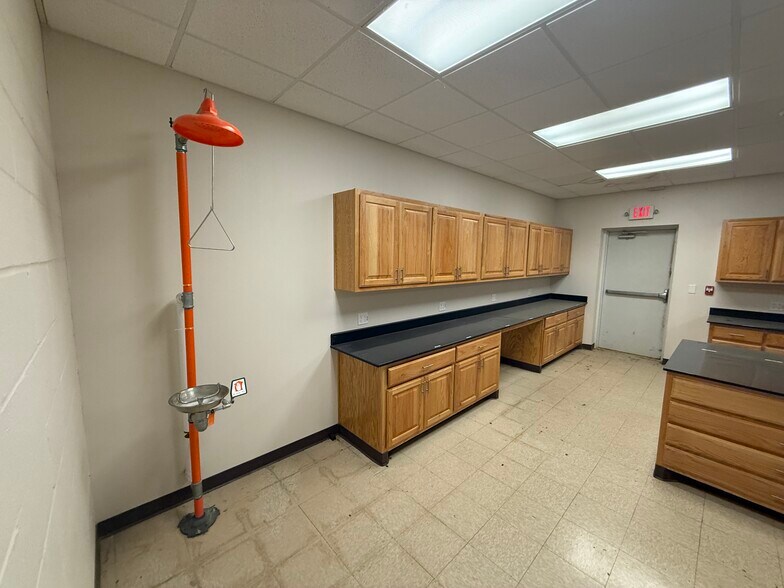 More Photos Of 598 TX-163, Ozona Warehouse For Sale