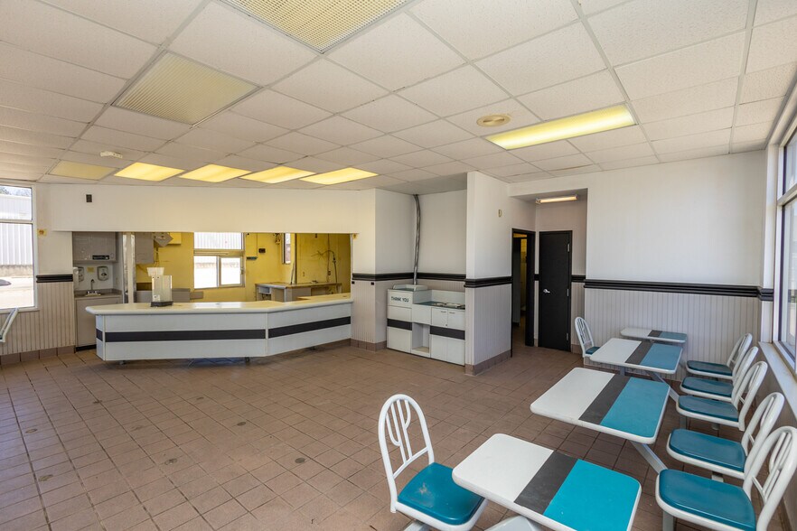 More Photos Of 1403 W 8th St, Wellington Fast Food For Sale