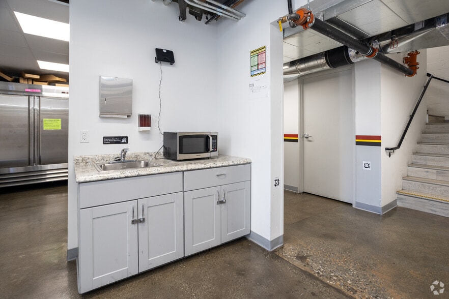 More Photos Of 1060 E Colorado Blvd, Pasadena Storefront For Lease