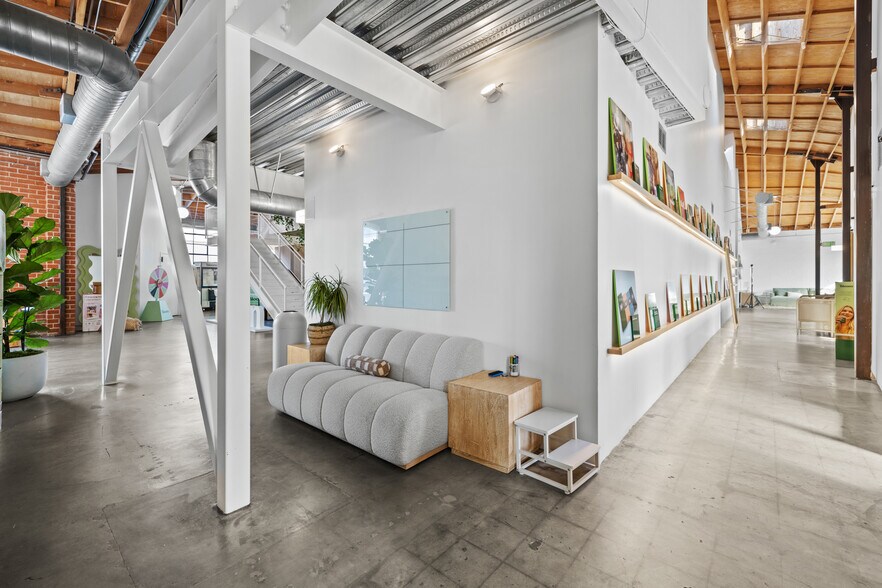 More Photos Of 523 Victoria Ave, Venice Loft Creative Space For Lease