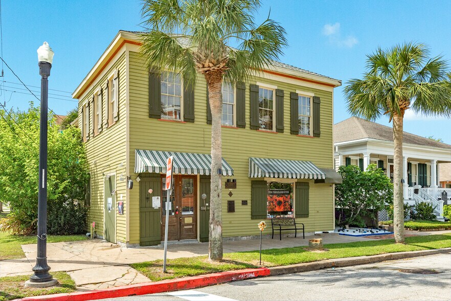 More Photos Of 1201 Post Office St, Galveston Flex For Sale