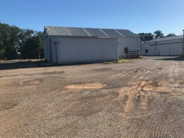 More Photos Of 520 Broadway Ave, Gladewater Industrial For Sale